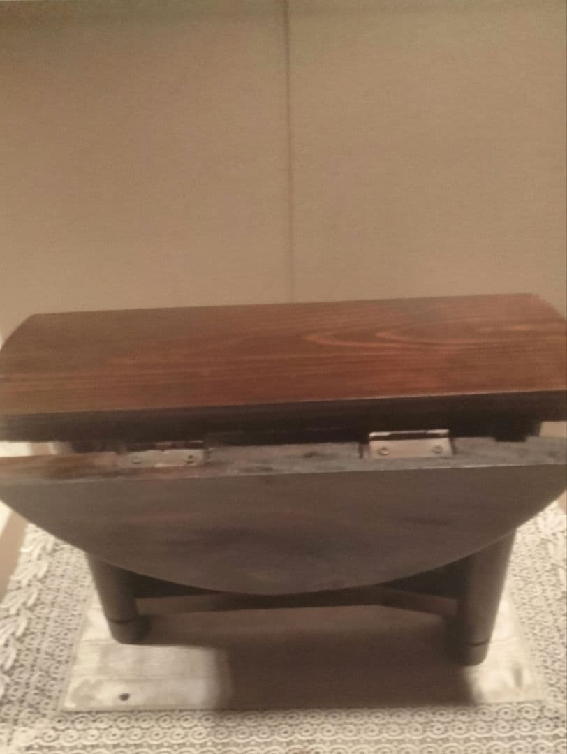 プチポワンの小さい丸椅子　フットスツール 　ビスクドール撮影用など