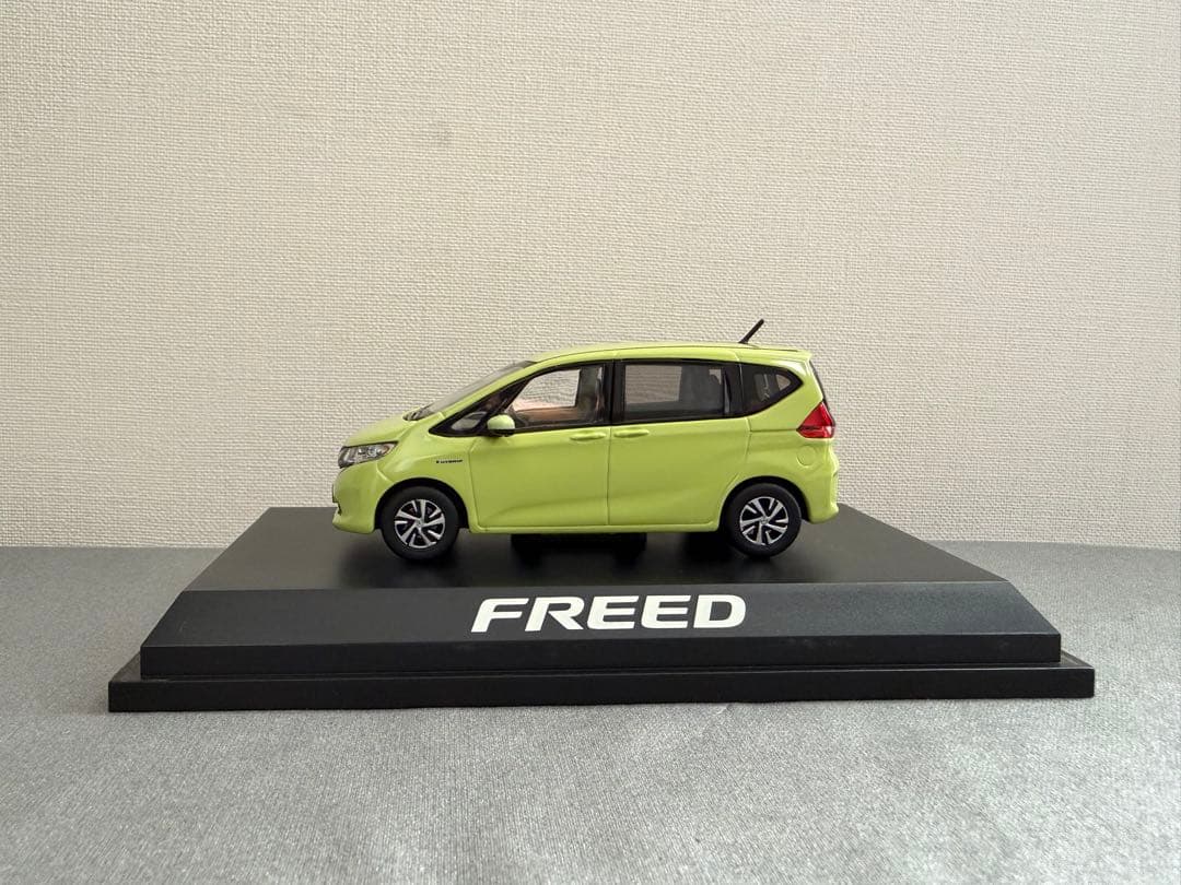 ホンダ フリード カラーサンプル ミニカー シトロンドロップ