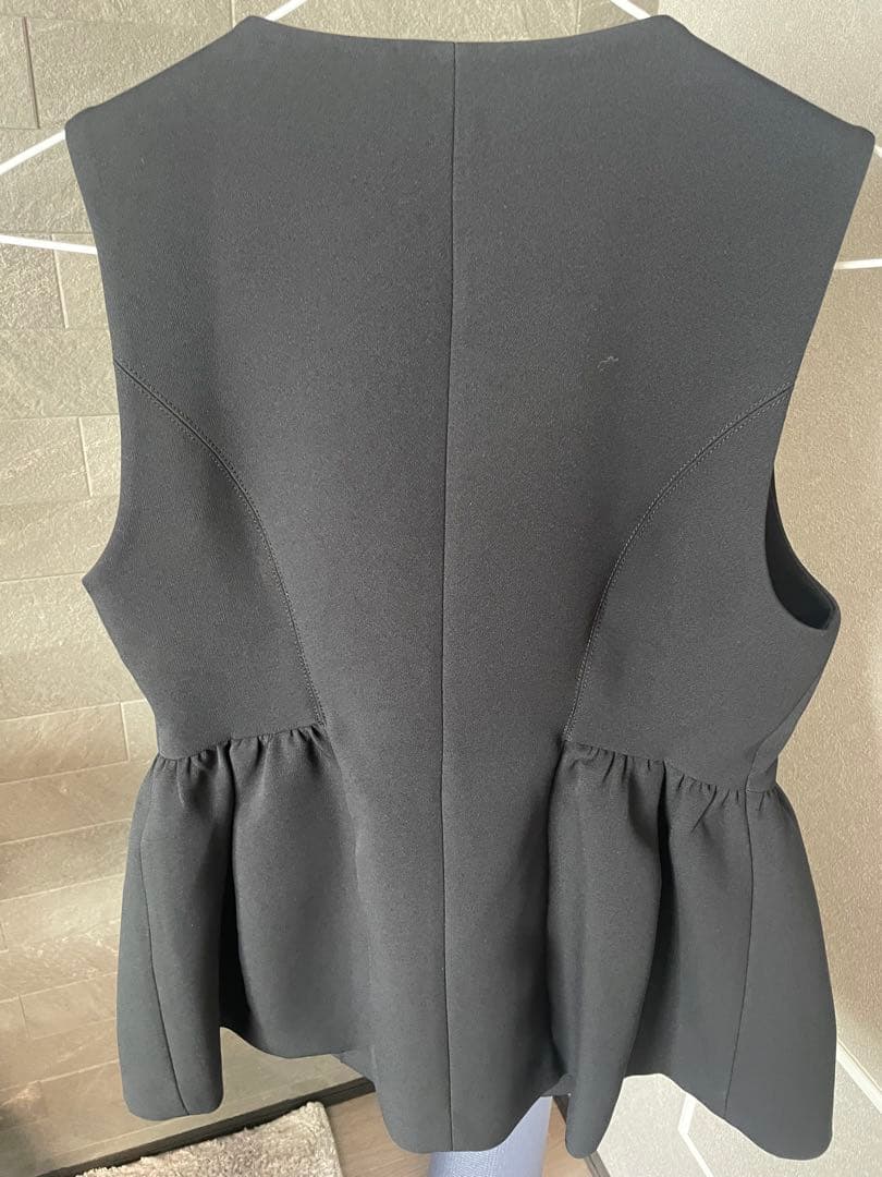 ペプラムフォルムトップス black anuans