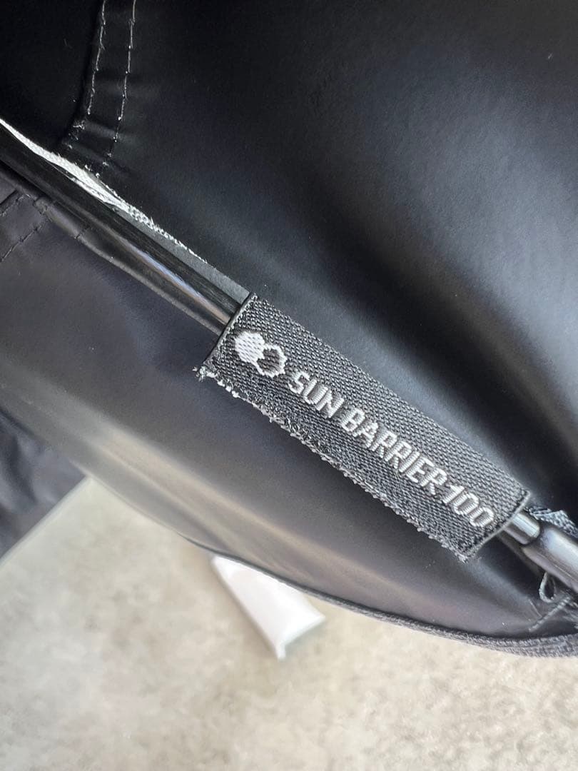 週末限定特価　サンバリア100 三段折り折りたたみ日傘 ホワイト　グレー　コンビ