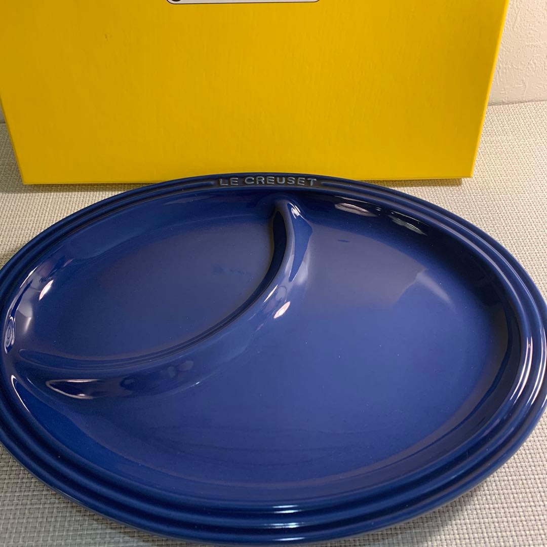 廃盤　ルクルーゼ　マルチオーバルプレート4枚&カトラリーレストセット♪