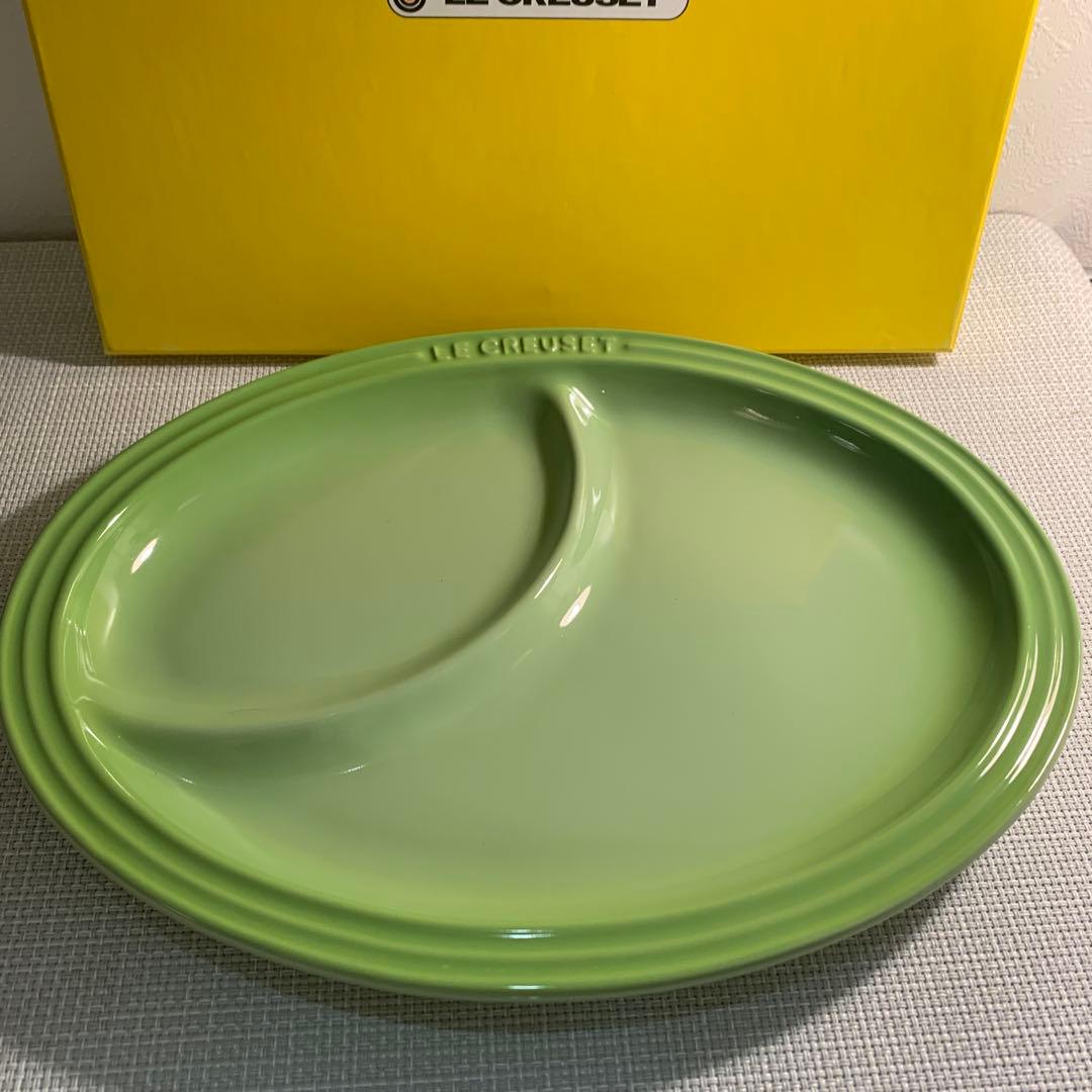 廃盤　ルクルーゼ　マルチオーバルプレート4枚&カトラリーレストセット♪