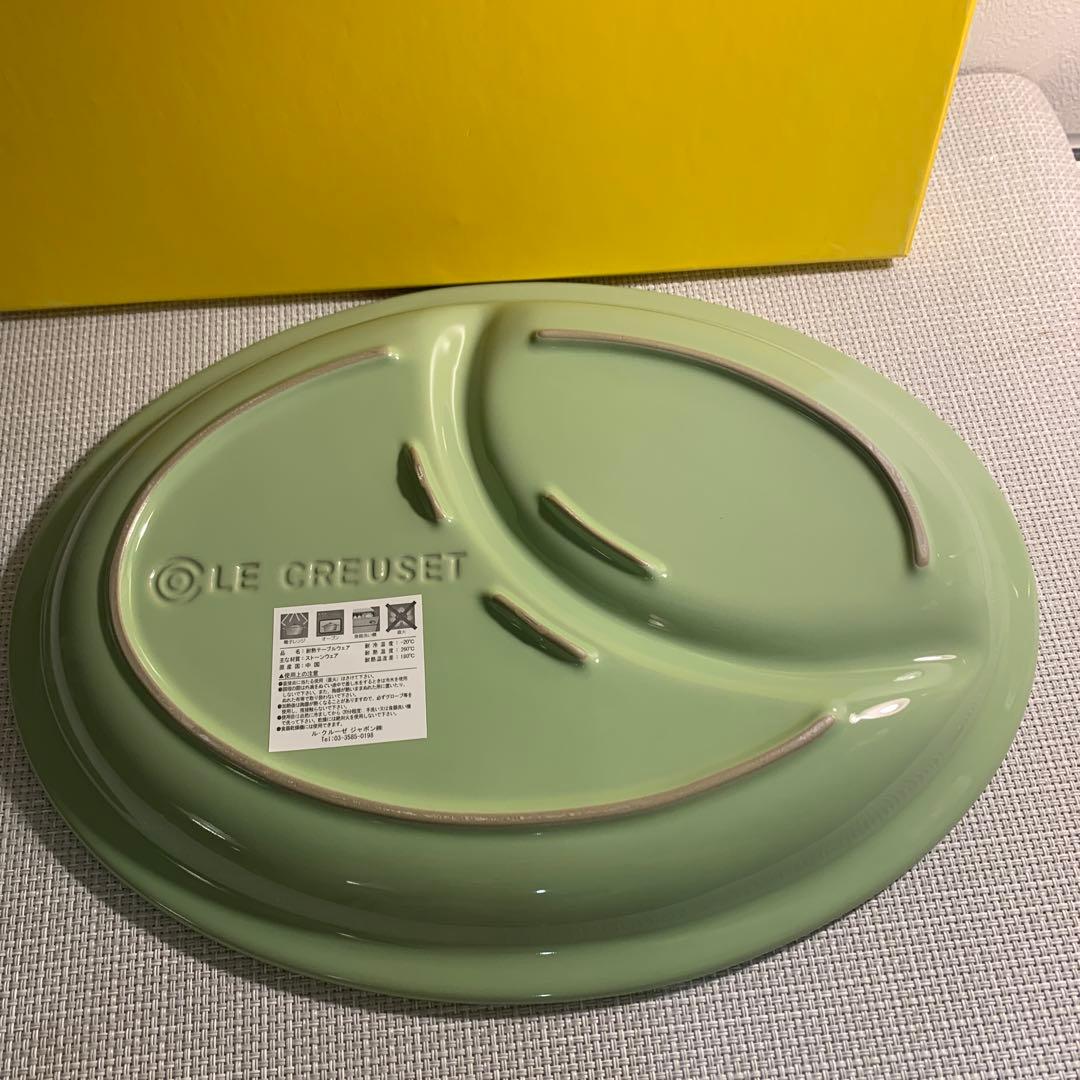 廃盤　ルクルーゼ　マルチオーバルプレート4枚&カトラリーレストセット♪