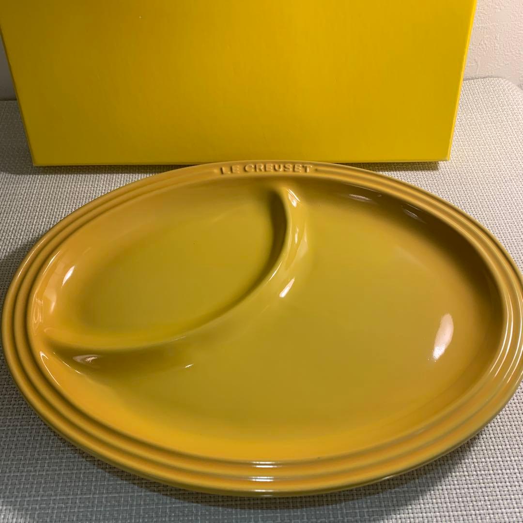 廃盤　ルクルーゼ　マルチオーバルプレート4枚&カトラリーレストセット♪