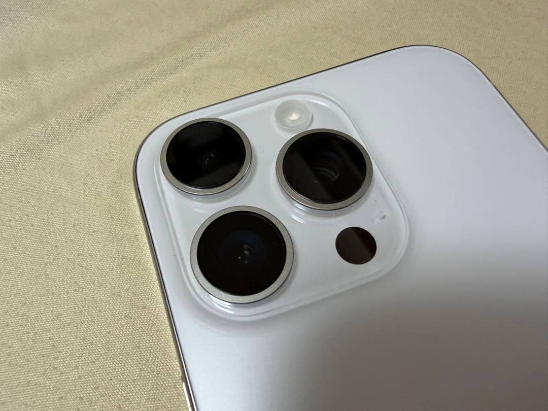 綺麗　iPhone 16Pro 256GB ホワイトバッテリー99%SIMフリー
