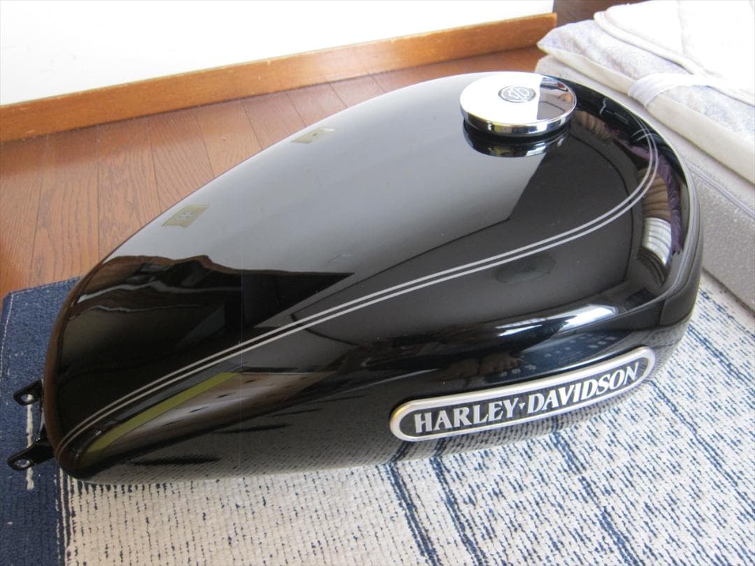 スポーツスター XL1200C純正タンク 黒　スポスタxl883xl1200