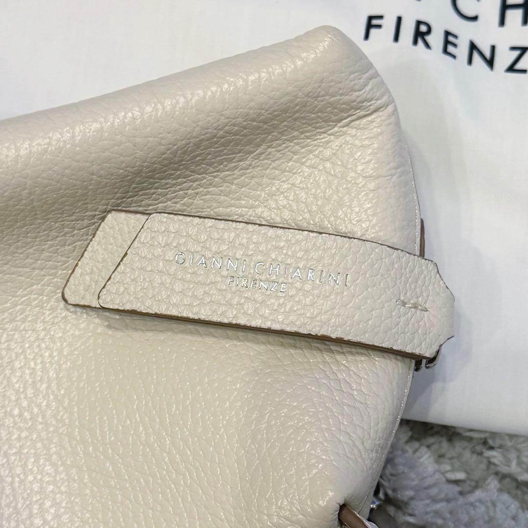 極美品 GIANNI CHIARINI アリファ S ショルダーバッグ ホワイト