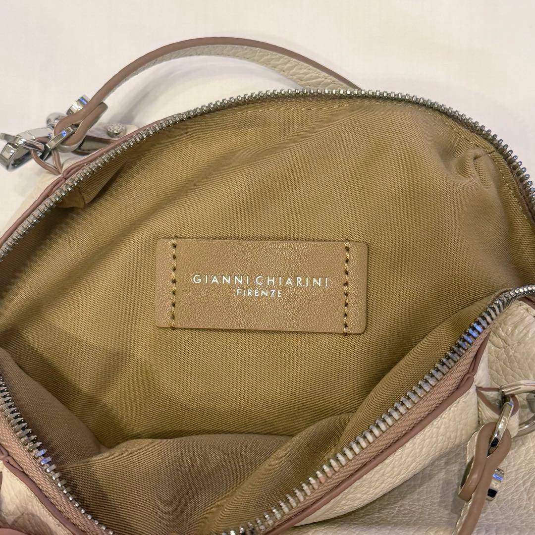 極美品 GIANNI CHIARINI アリファ S ショルダーバッグ ホワイト