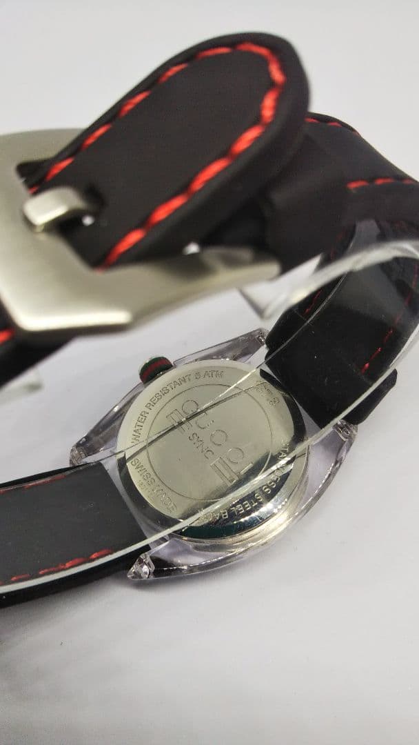 GUCCI シンク シルバー ブラック ラバーベルト 時計