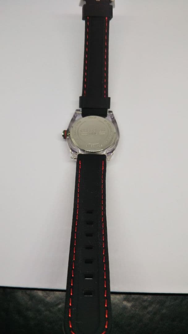 GUCCI シンク シルバー ブラック ラバーベルト 時計