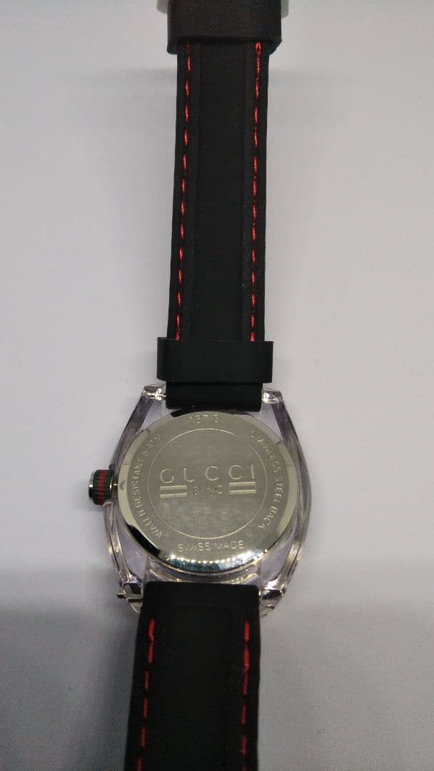 GUCCI シンク シルバー ブラック ラバーベルト 時計