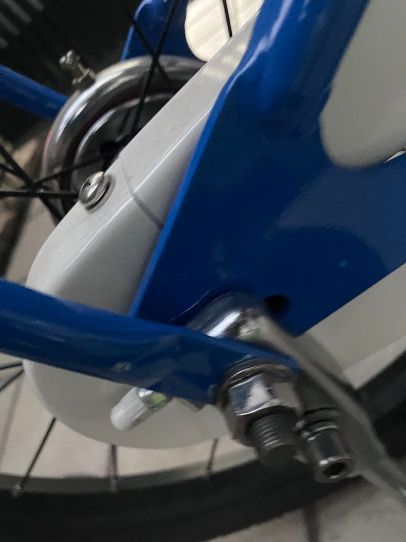 ヨッシーヘルメット付き　コマ有り　マリオ　幼児用自転車　18インチ