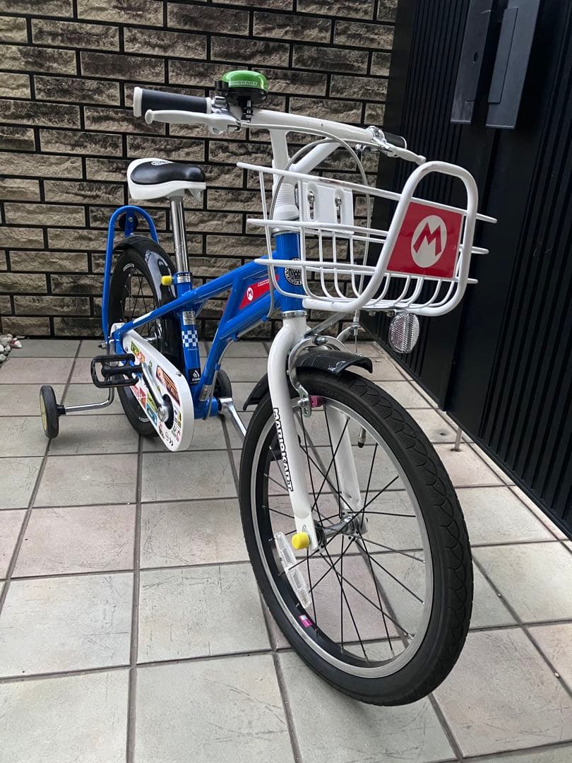 ヨッシーヘルメット付き　コマ有り　マリオ　幼児用自転車　18インチ