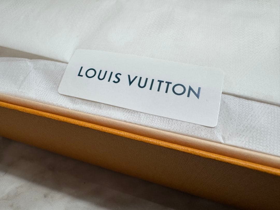 新品未使用 LOUIS VUITTON ルイヴィトンM77729 マフラー 箱付
