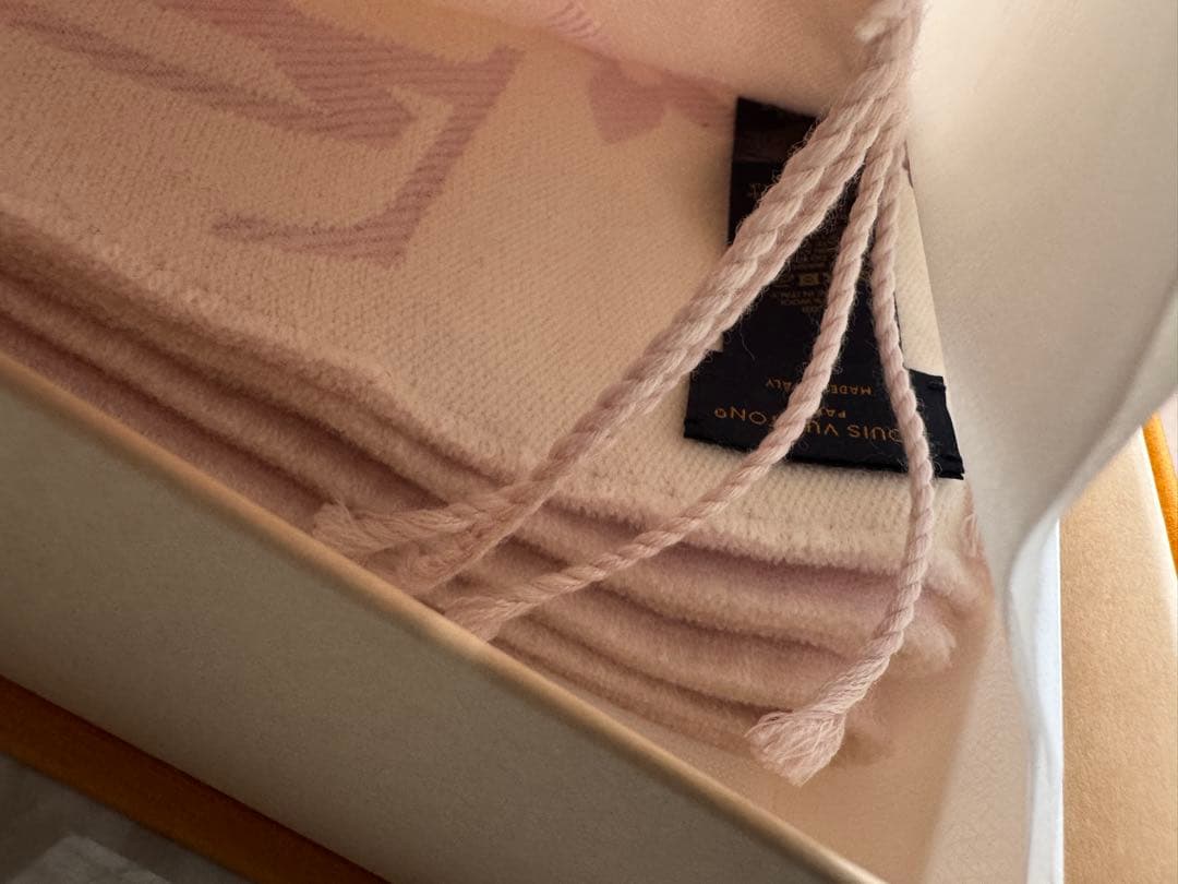 新品未使用 LOUIS VUITTON ルイヴィトンM77729 マフラー 箱付