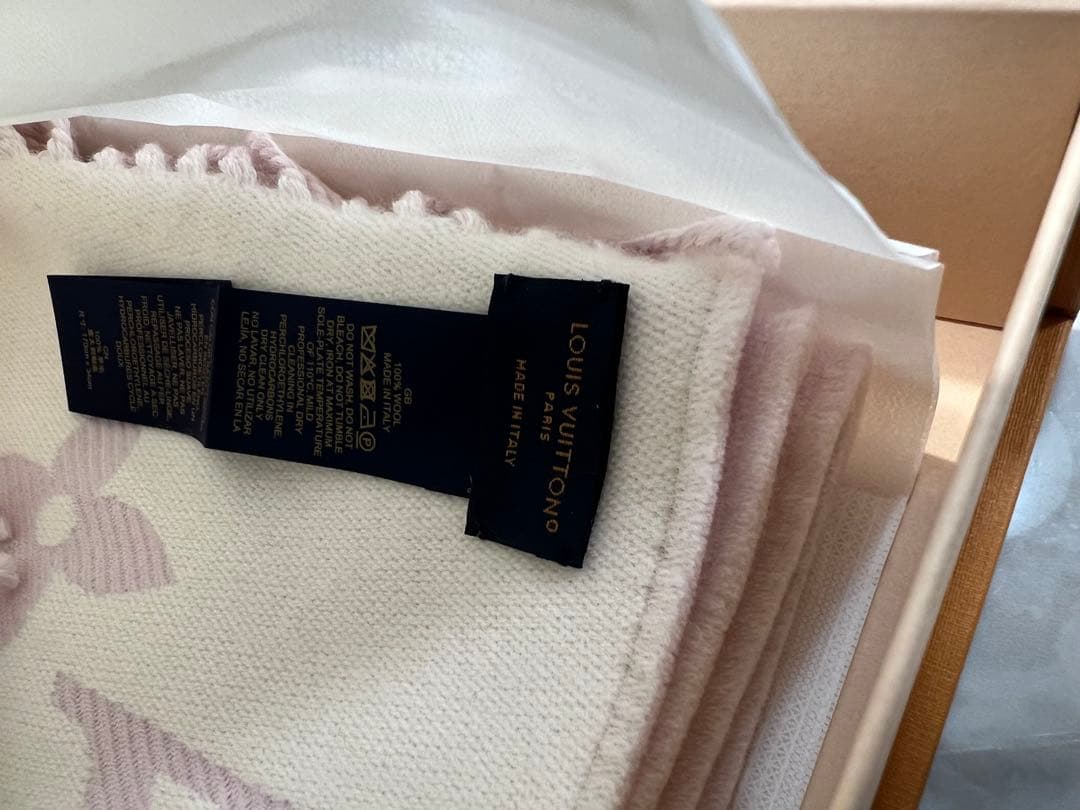 新品未使用 LOUIS VUITTON ルイヴィトンM77729 マフラー 箱付