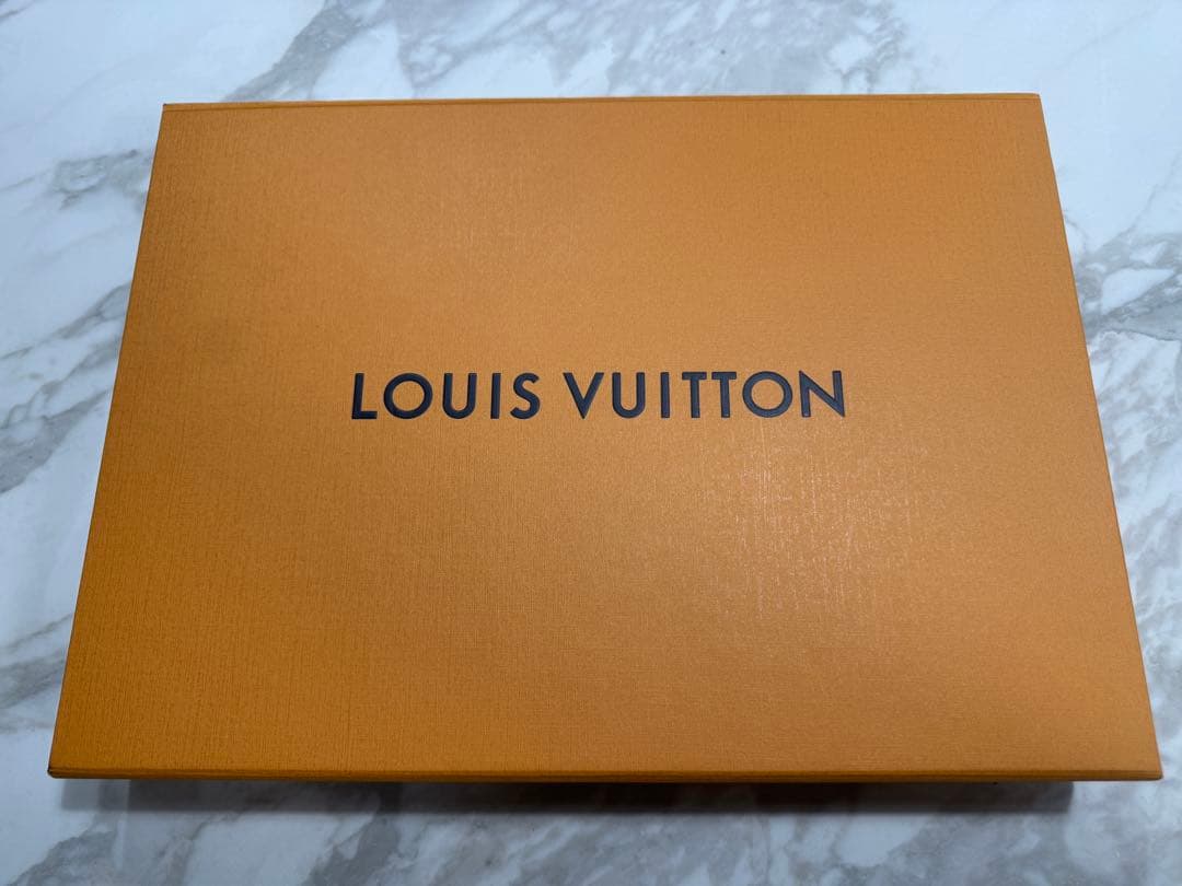 新品未使用 LOUIS VUITTON ルイヴィトンM77729 マフラー 箱付