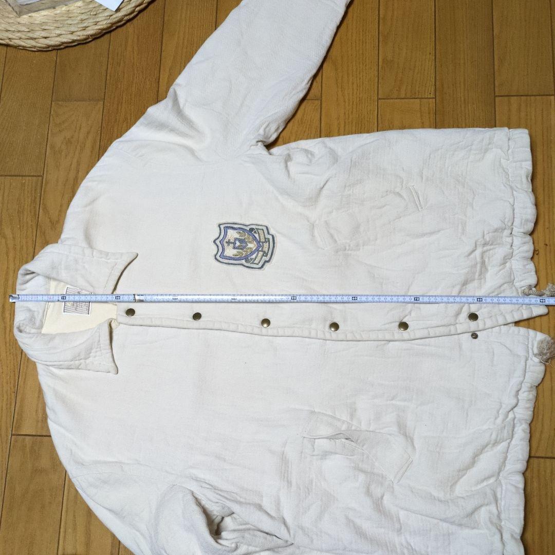 ホワイトカバーオール エンブレム付き