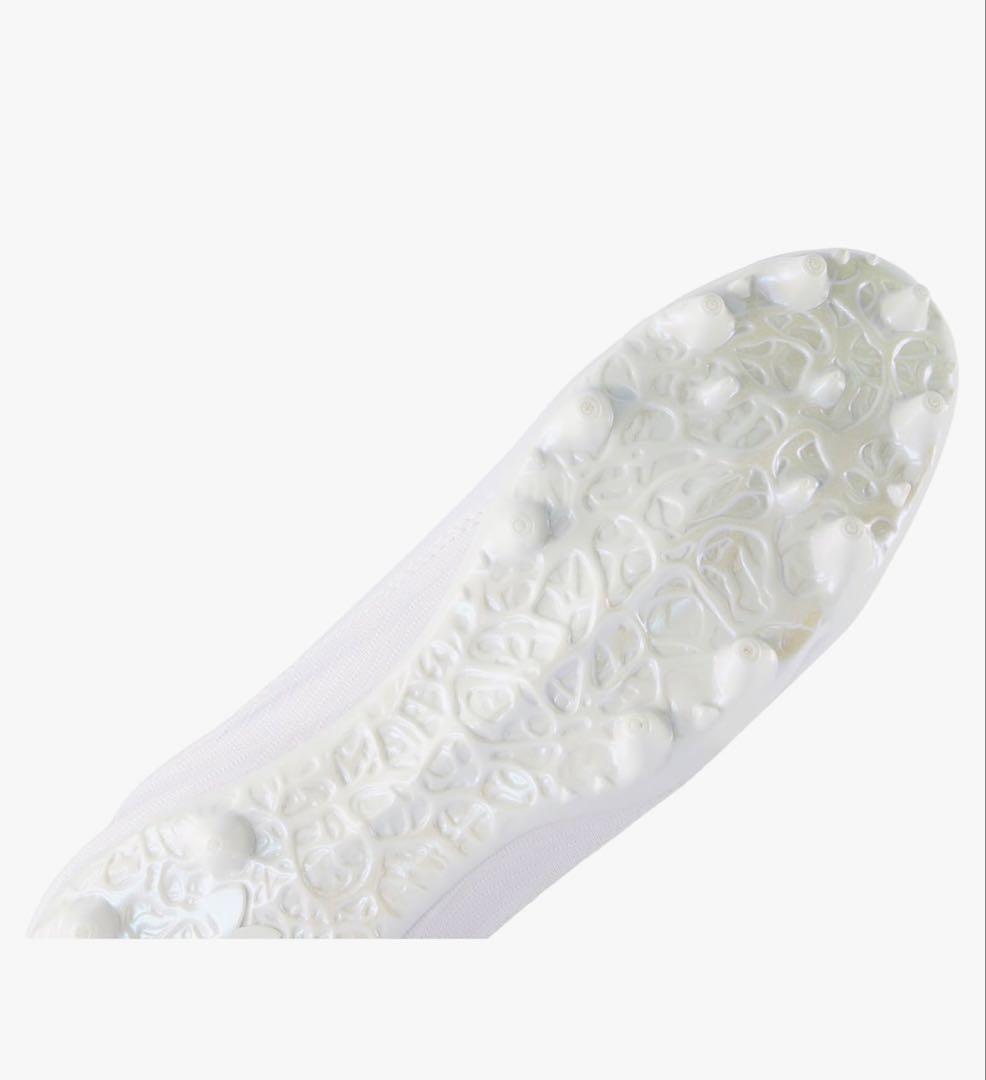 Under Armour ホワイト スパイク