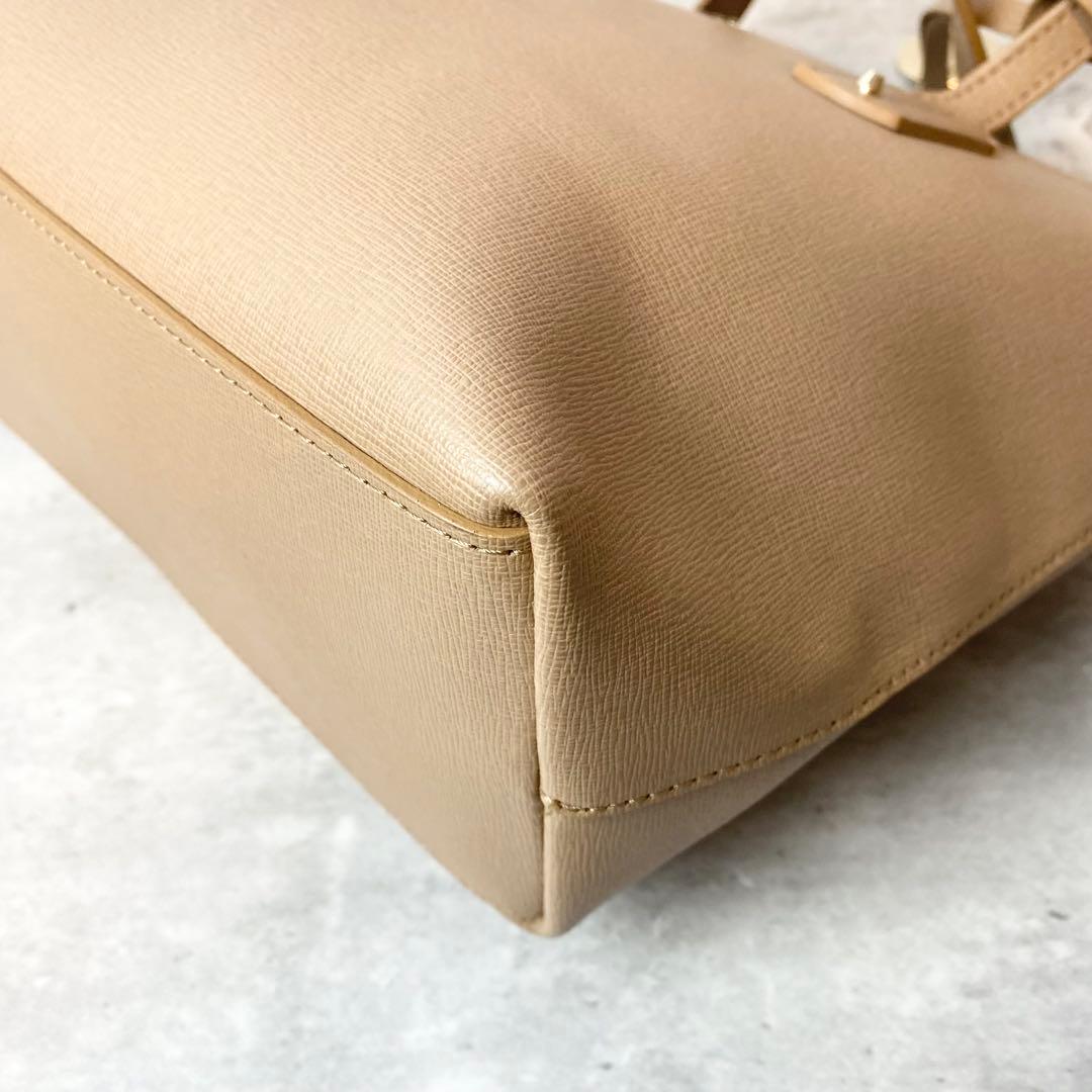 【未使用級】FURLA ハンドバッグ 2way デイジー チャーム ベージュ