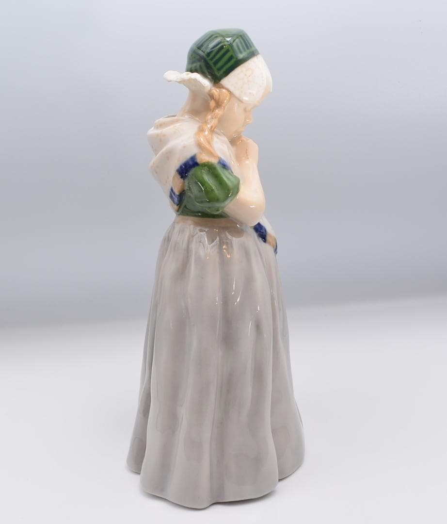 ボーンホルム島の少女　＃1323　★ロイヤルコペンハーゲン　デンマーク　絶版