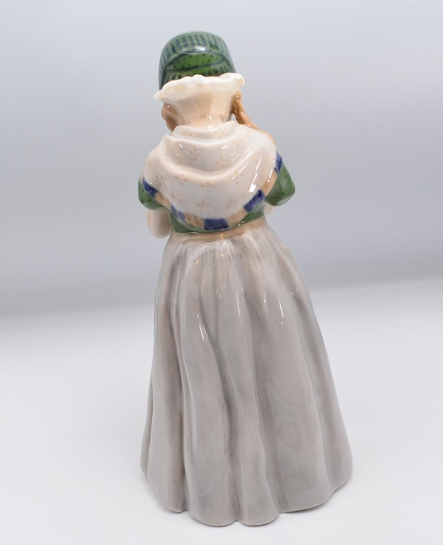 ボーンホルム島の少女　＃1323　★ロイヤルコペンハーゲン　デンマーク　絶版