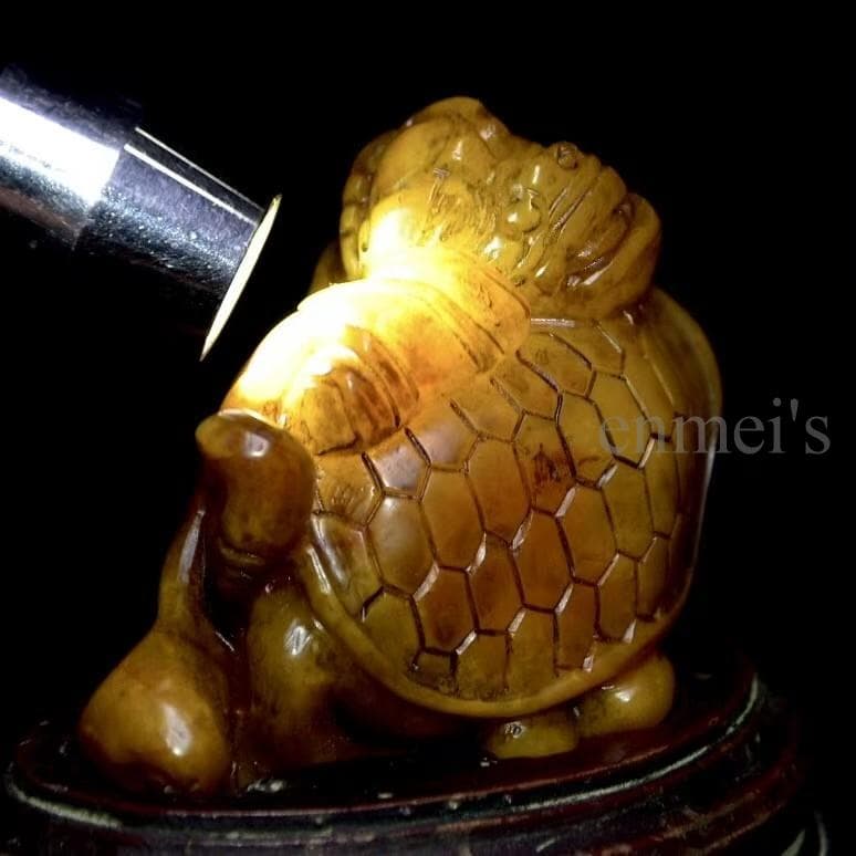 寿山石 田黄石 亀形彫刻 古印材 丁亥年作 竹唐刻 木箱付 美術収蔵品 風水開運