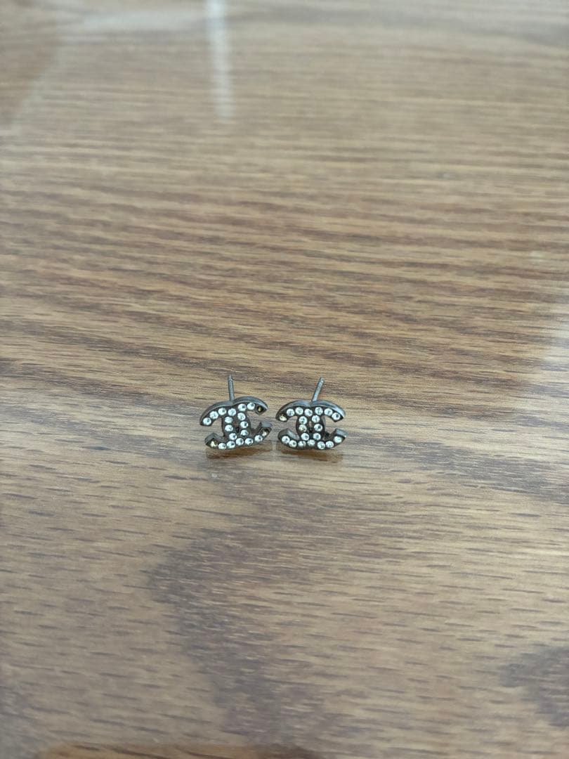 【訳あり】シャネル ピアス ストーン付き　ロゴ