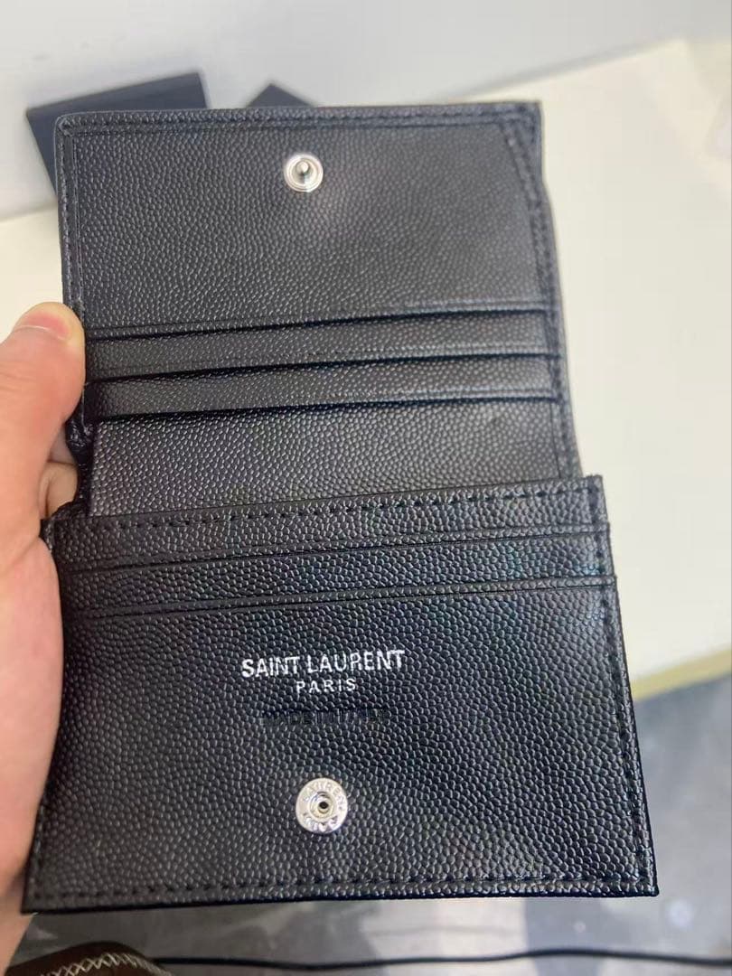 Yves Saint Laurent ブラック レザー 二つ折り財布