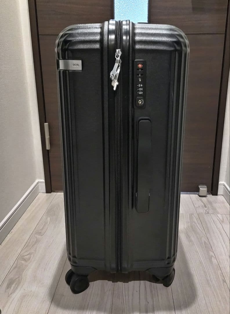 ACE×ミッキーマウス　キャリーケース 81L 　ブラック　TSAダイヤルロック