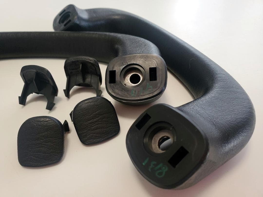 200系ハイエース ダークプライム２ 純正フロントピラーガーニッシュ　Aピラー