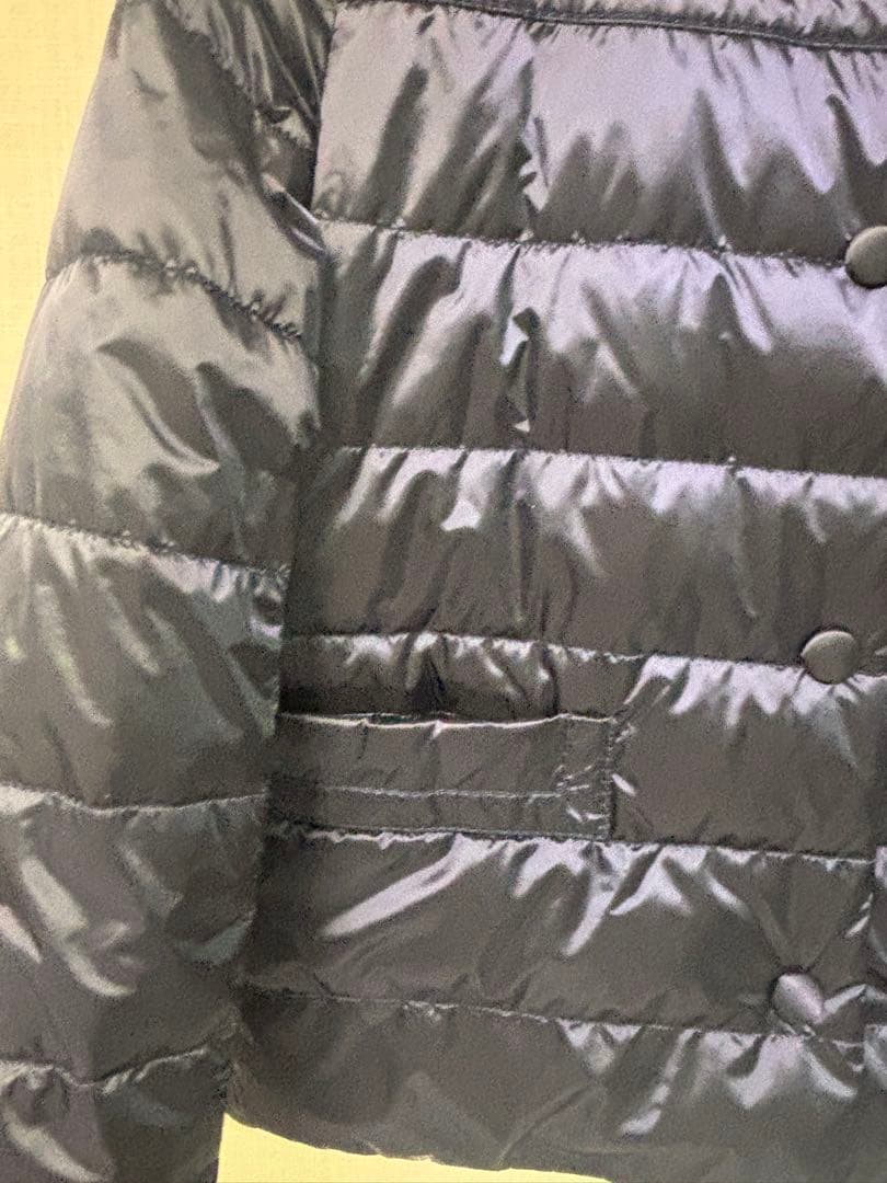 プラダ　ノーカラーダウンジャケット