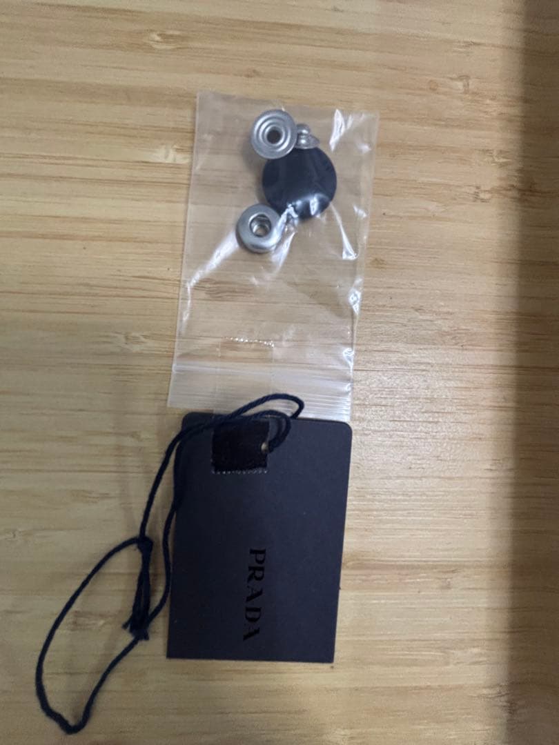 プラダ　ノーカラーダウンジャケット