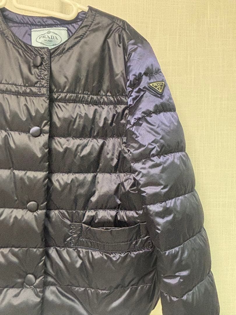 プラダ　ノーカラーダウンジャケット