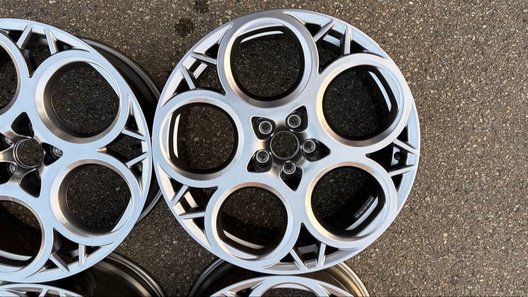 【GIULIETTA❣️】アルファロメオトナーレ純正ホイール20インチ