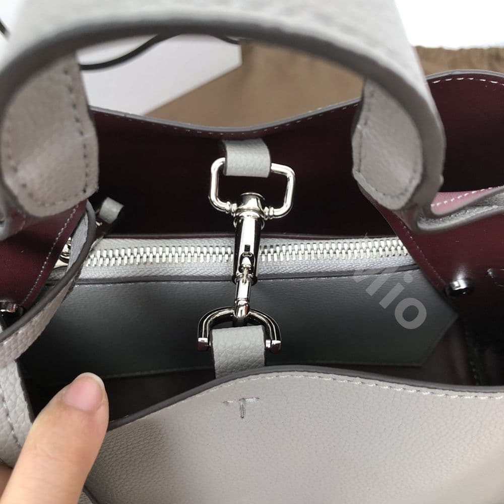 送料込み！トッズ T タイムレス ショルダーバッグ