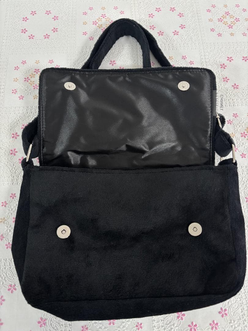 ブラック ショルダーバッグ　パイル生地 メッセンジャーバッグ