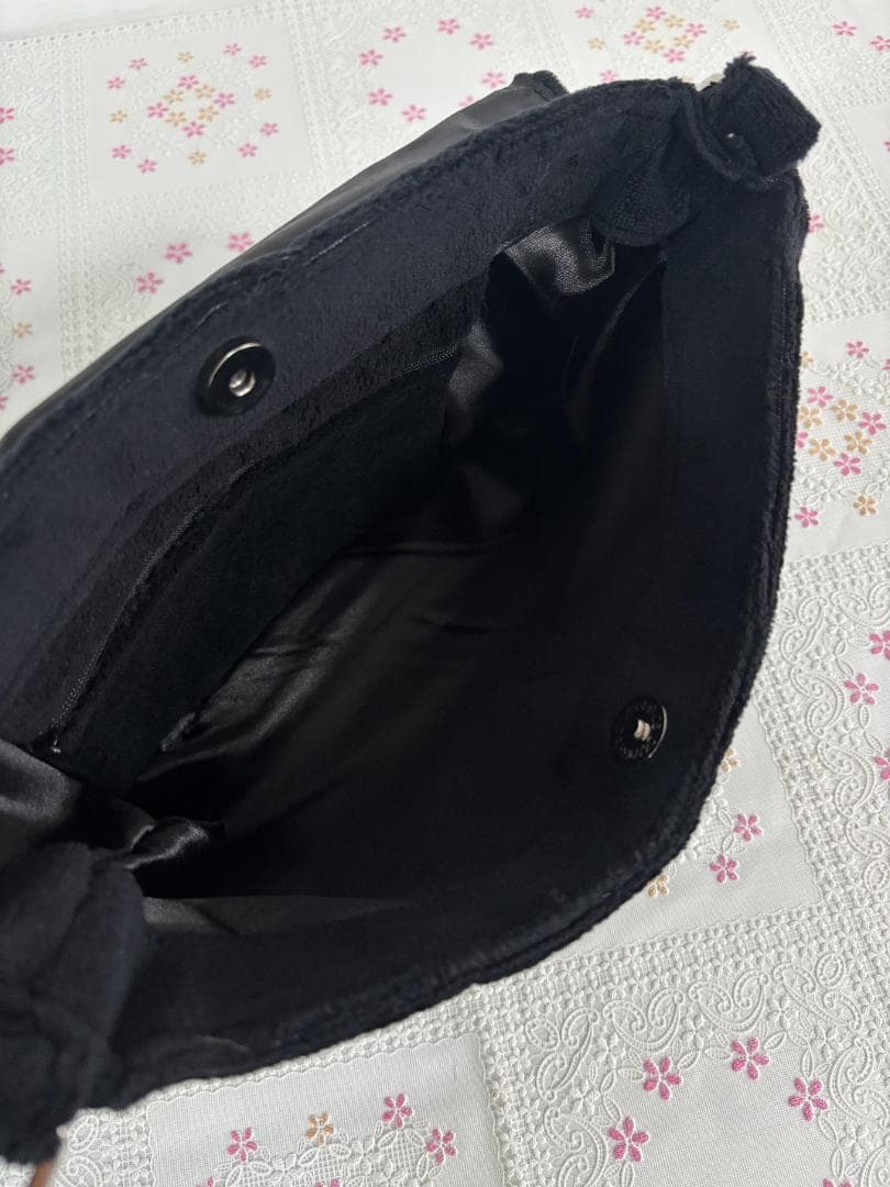 ブラック ショルダーバッグ　パイル生地 メッセンジャーバッグ