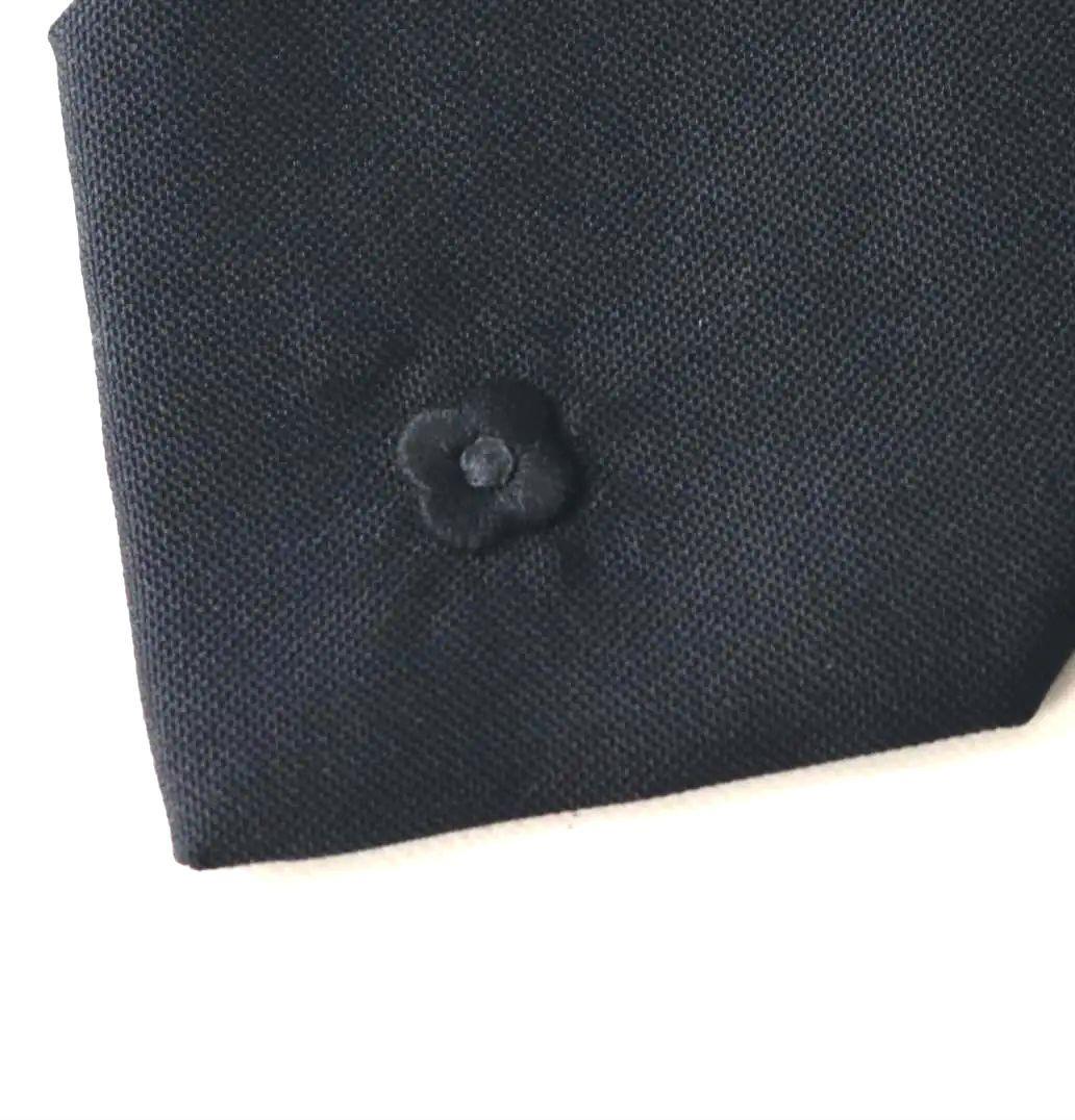 新品タグ付き【ラルディーニ】シルク100％ 剣先フラワー刺繍 ネクタイ 黒無地