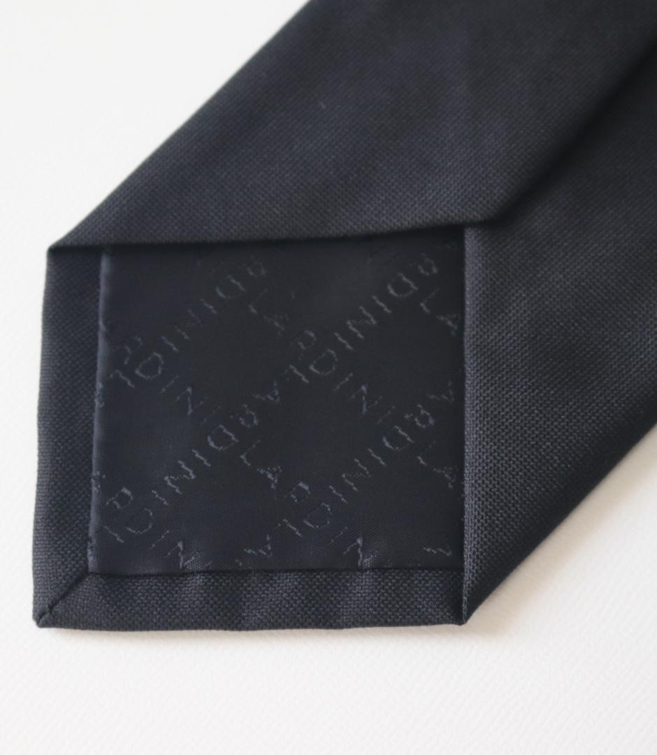 新品タグ付き【ラルディーニ】シルク100％ 剣先フラワー刺繍 ネクタイ 黒無地