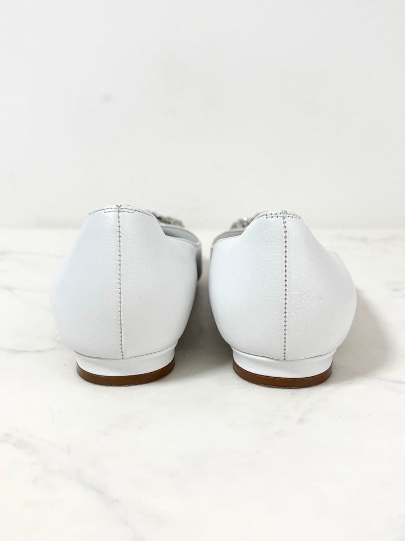 美品 マノロブラニク 34 1/2 ハンギシ フラットパンプス レザー ホワイト