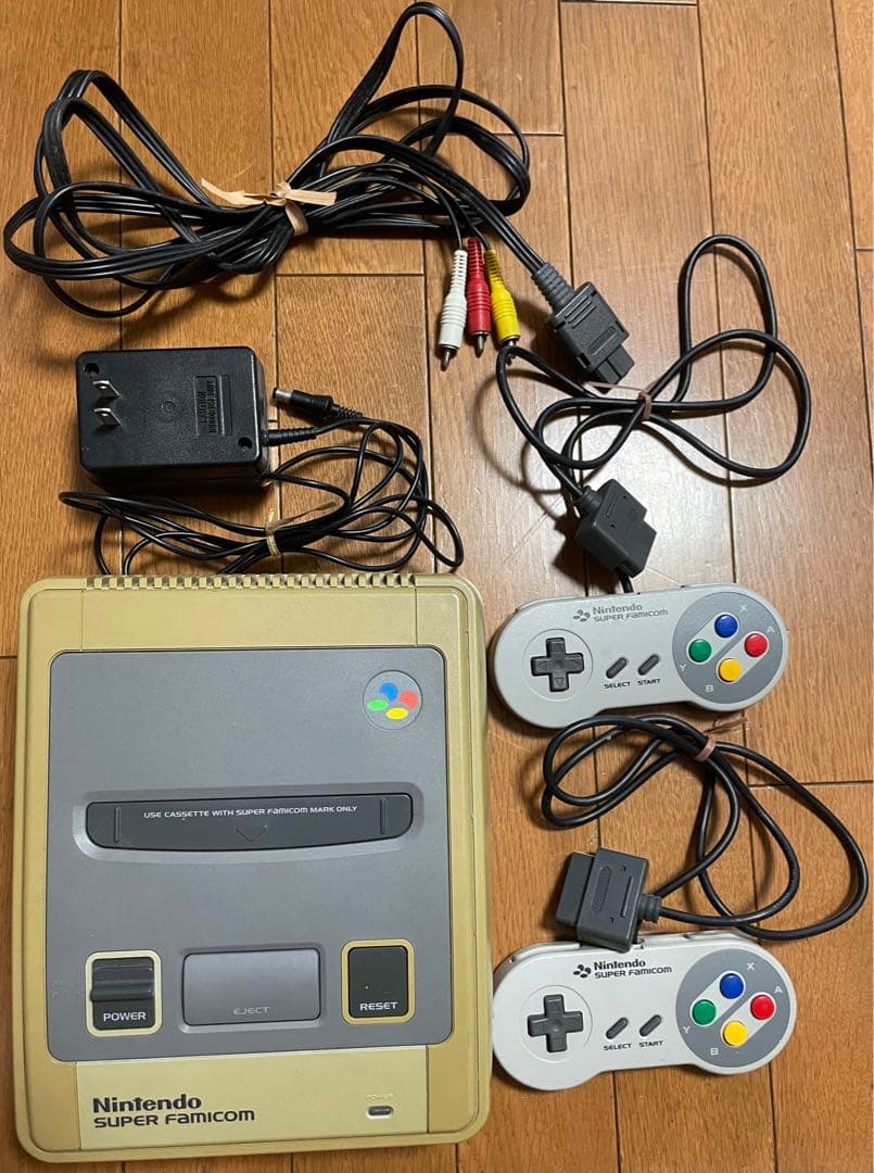 ニンテンドー スーパーファミコン　ソフト4点付き