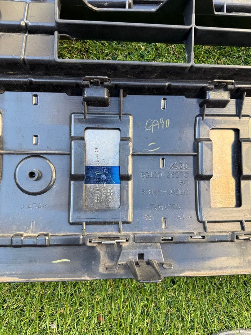 c*e様 トヨタ200系ハイエース4型ダークプライム純正ナローグリル