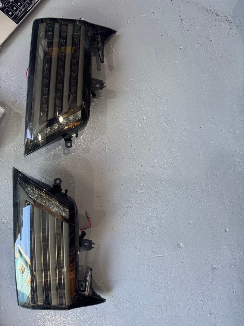 Valenti Revo Jewelled LED Tail アルファード