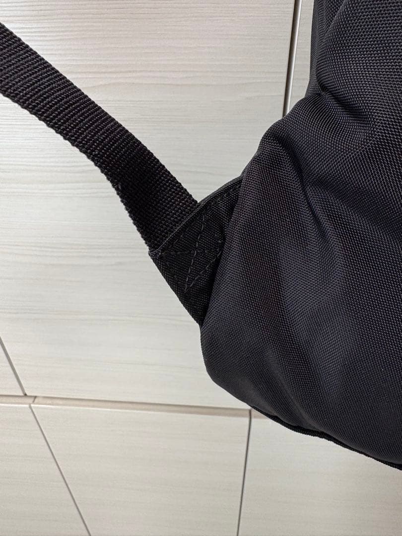 【美品】 バレンシアガ エクスプローラー グラデーション刺繍ロゴ ブラック