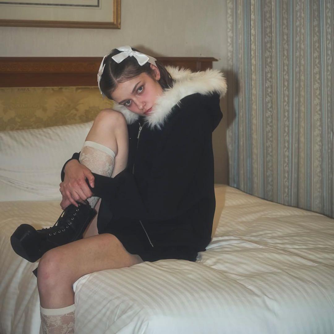 Lovilyn【初回即完】ファーフードもちっとボリュームパーカー ブラック