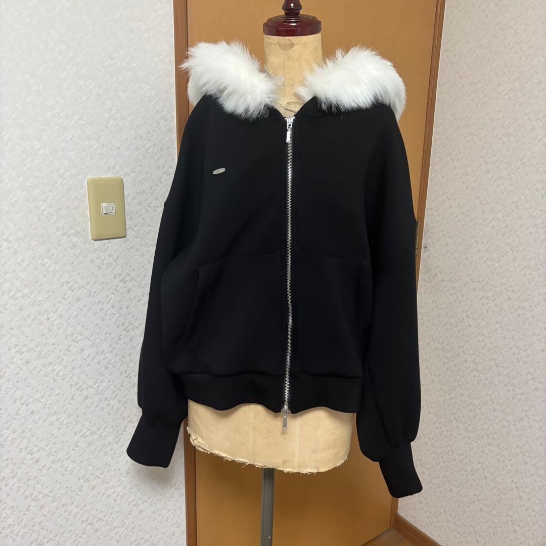 Lovilyn【初回即完】ファーフードもちっとボリュームパーカー ブラック