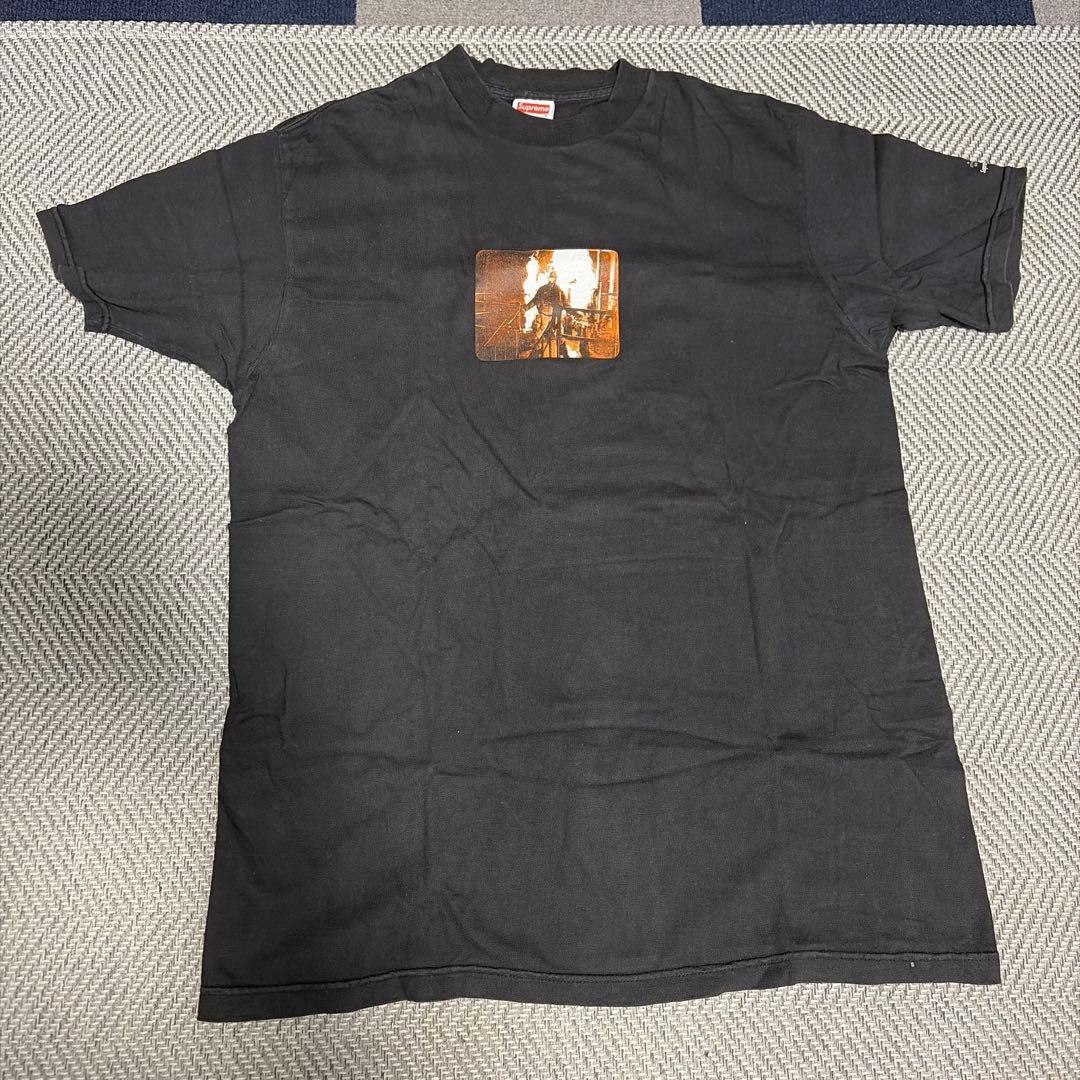 シュプリーム黒 Tシャツ フロント画像付き