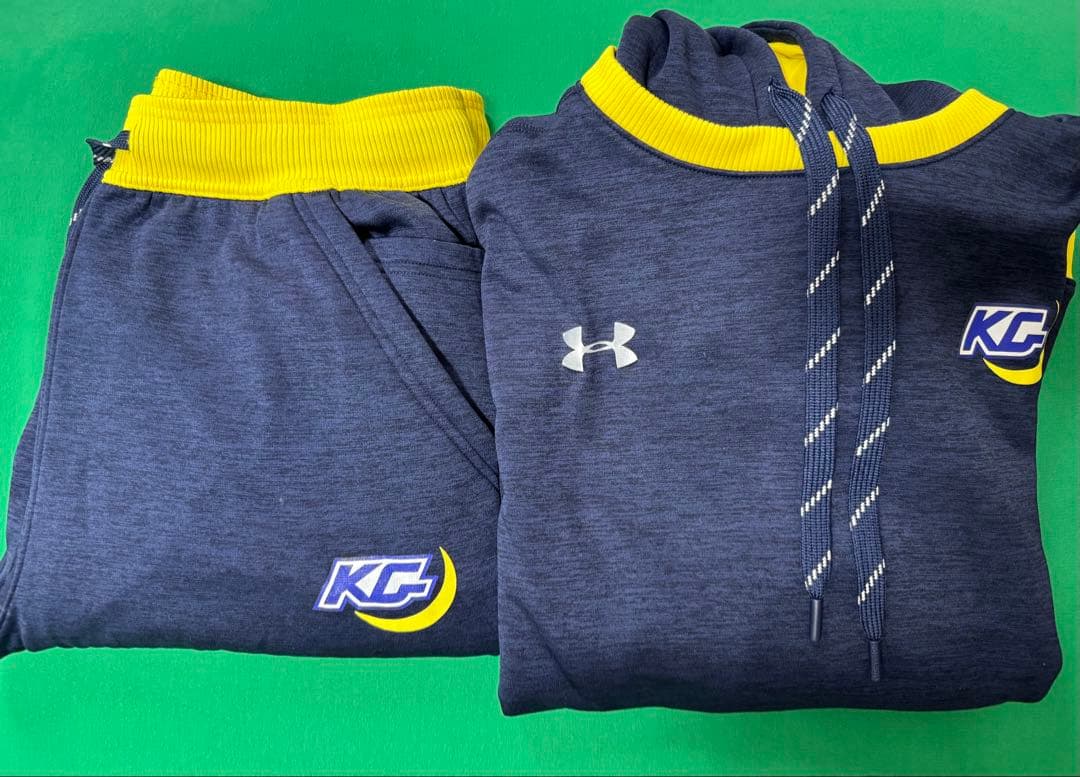 Under Armour KCロゴ フード付きジャージ