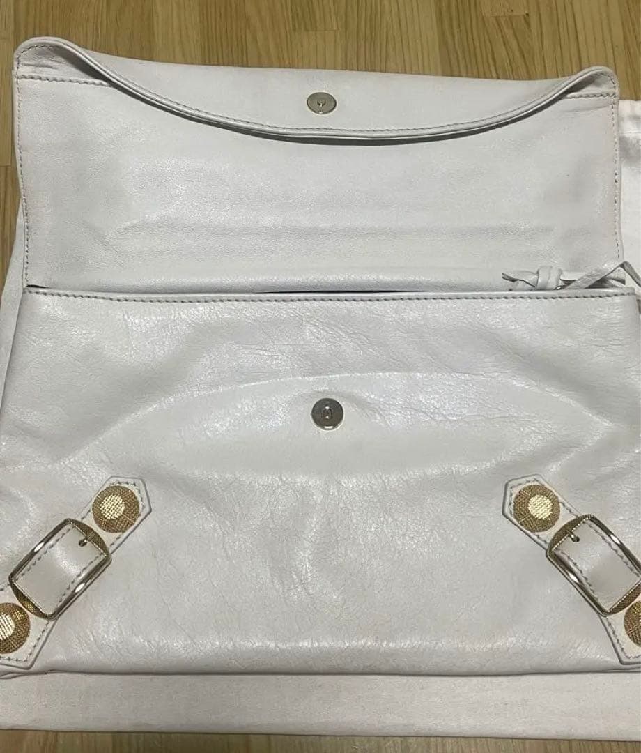 BALENCIAGAジャイアントエンべロープ　スタッズ　クラッチバッグ